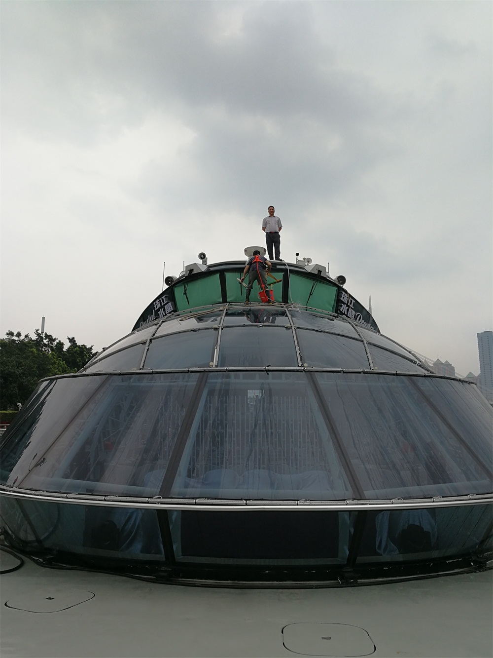 大沙头码头水晶邮轮玻璃清洗