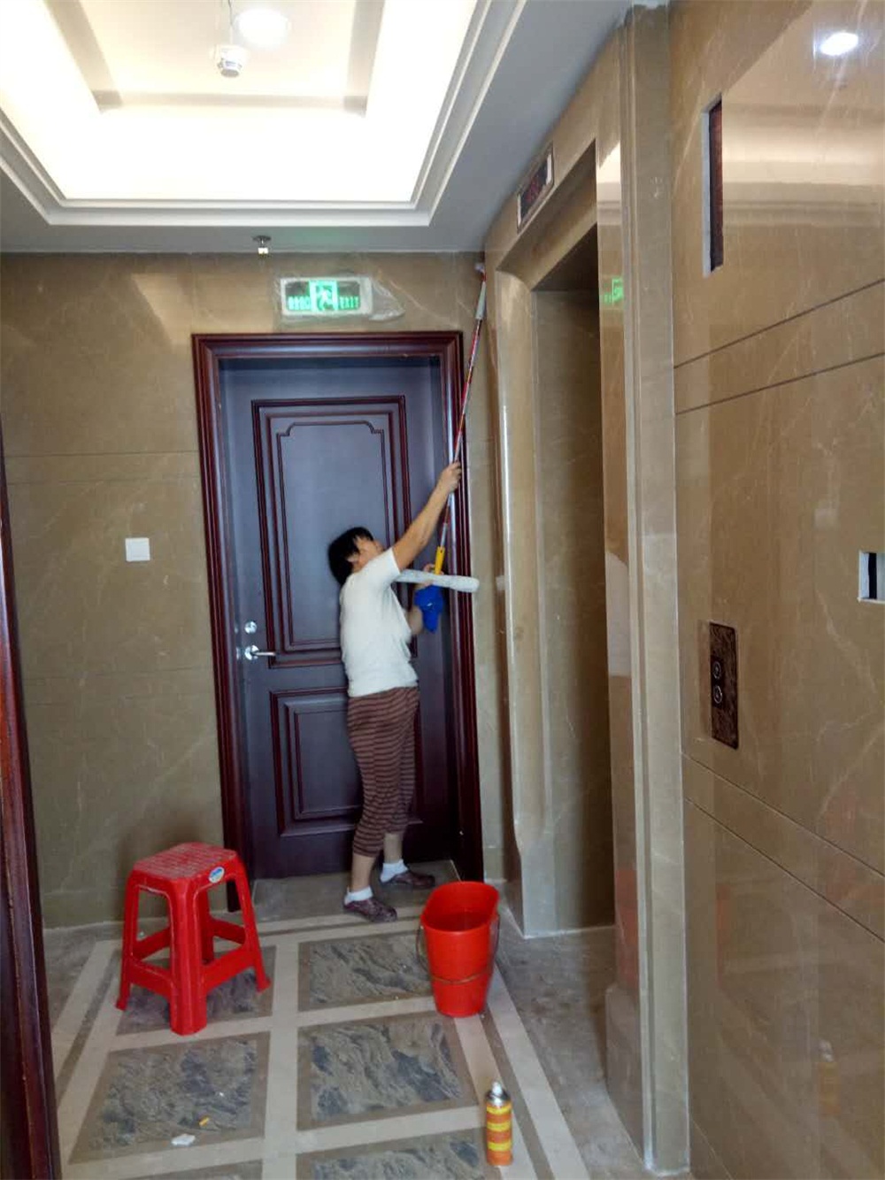 黄沙珠光御景湾 电梯间开荒清洁