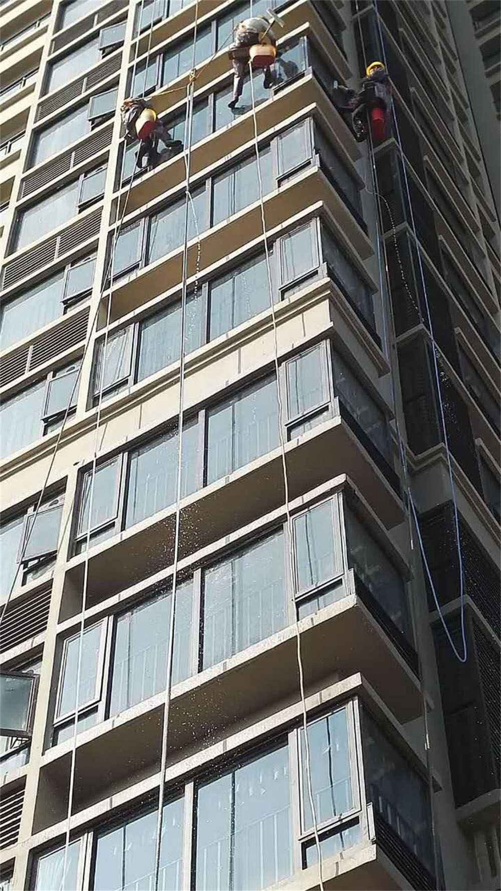 保利天悦外墙清洗