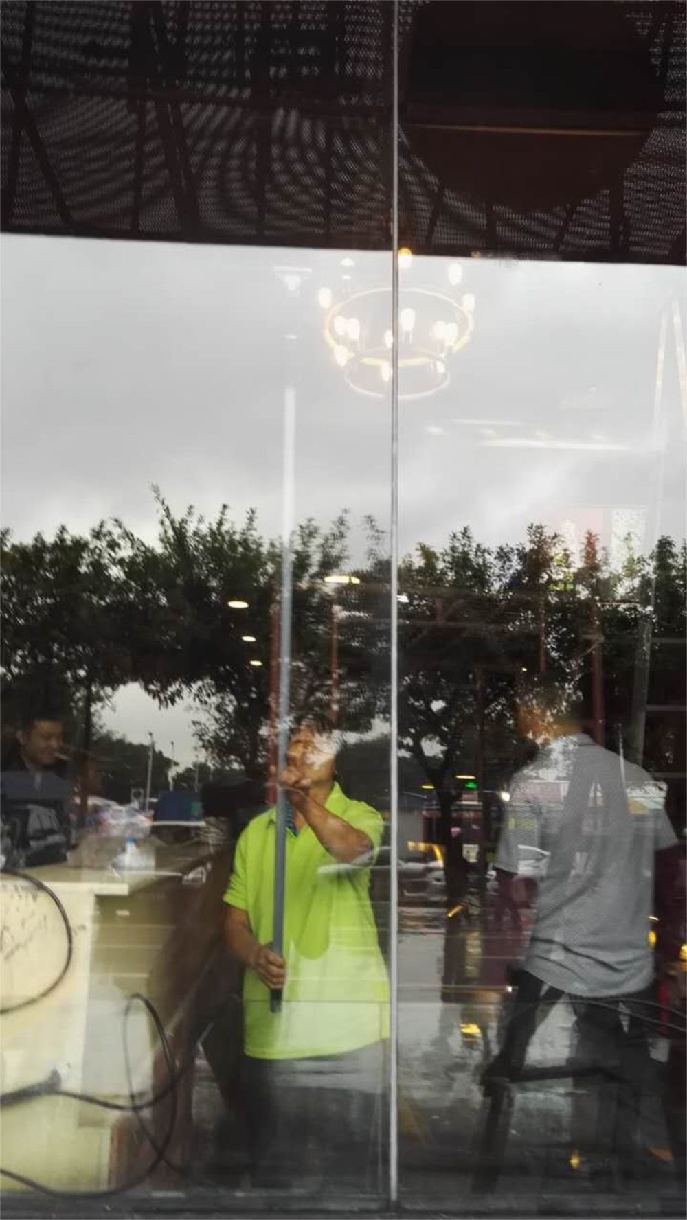 番禺一起嗨酒吧开荒进清洁行中