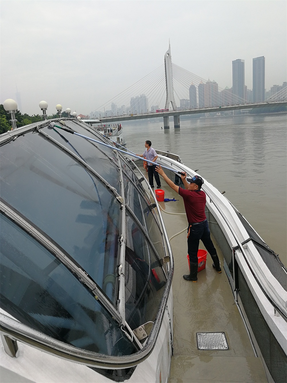 水晶邮轮玻璃清洗